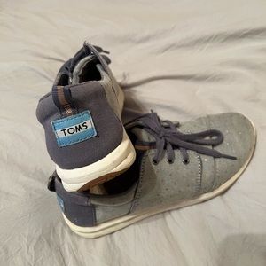 Toms super cute sneakers!
